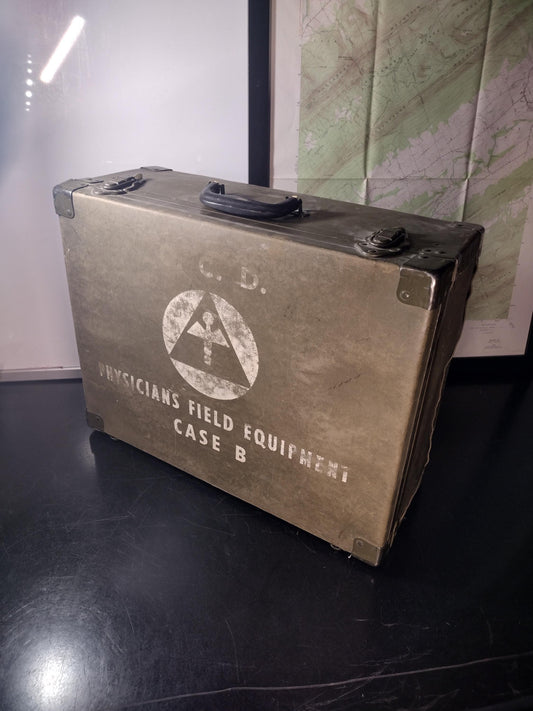 Vintage WW2 US Army Physicians/Surgeons Field Equipment Case